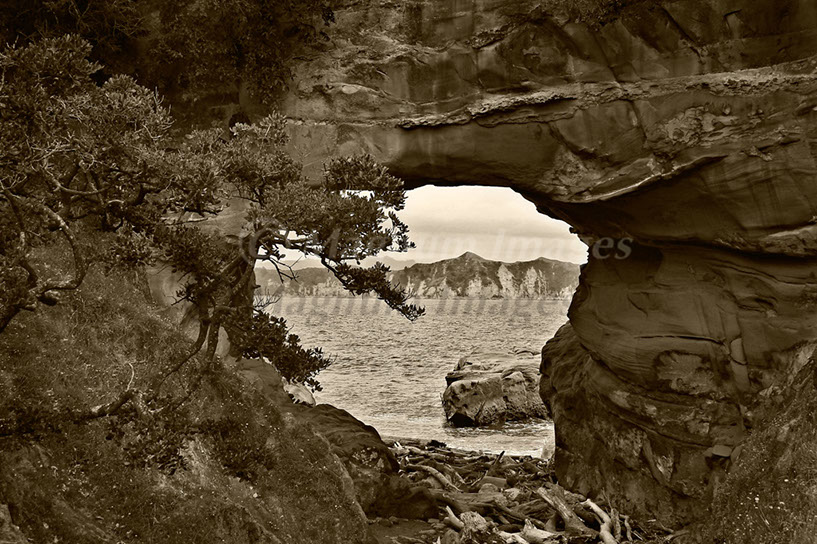Cooks Cover Hole in the Rock 2BWT